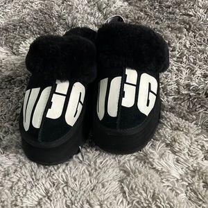 UGG Funkette with logo